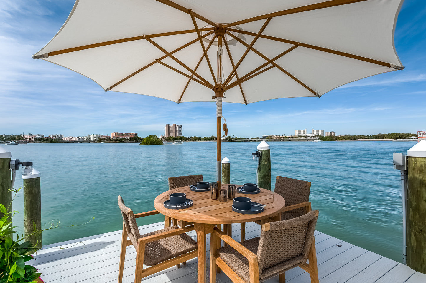 Admiral 50" Round Dining Table